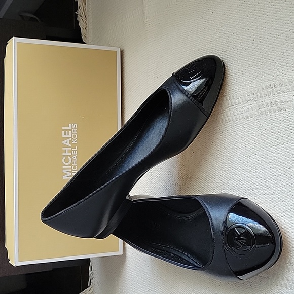 NEW!! Michael Kors ballet flats - Picture 1 of 8